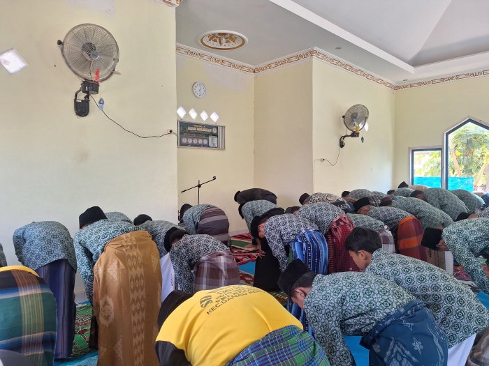 Merajut Ketaatan diTengah Aktivitas: Kekhusyukan Shalat Zuhur Berjamaah diMushalla Raudhotul Muttaalimin MTsN 4 Kerinci