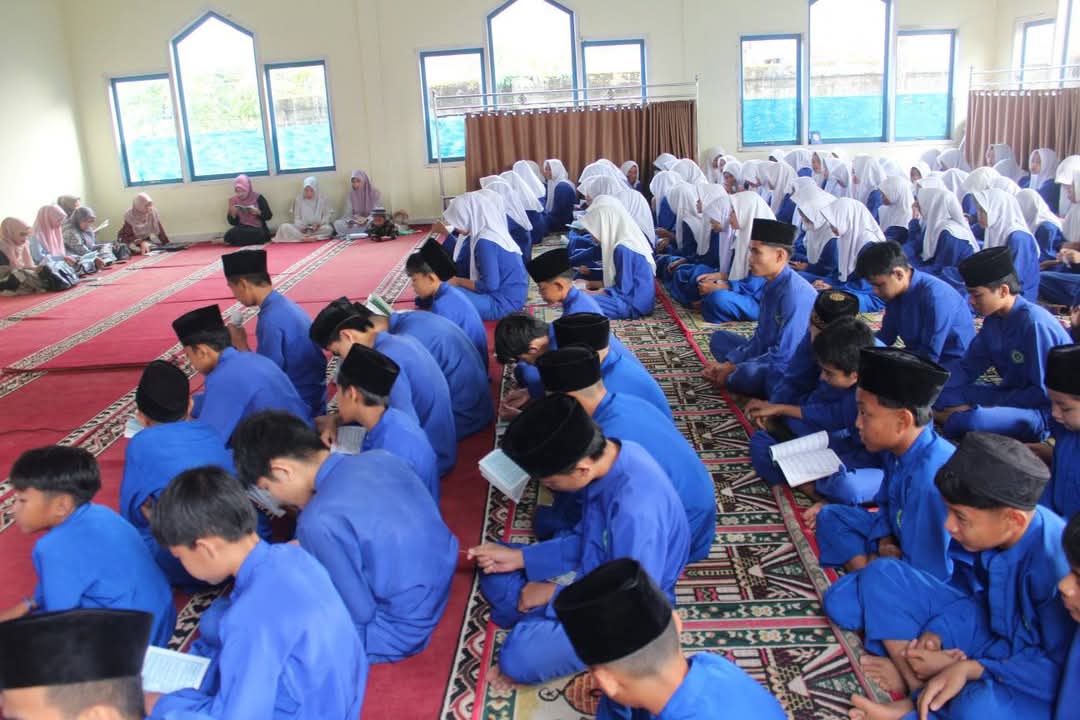 MTsN 4 Kerinci Konsisten Laksanakan Yasinan, Dzikir dan Do'a Setiap Pagi Jum'at