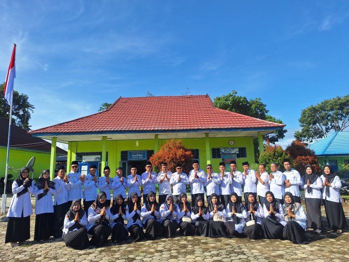 Semangat Baru, MTsN 4 Kerinci Gelar Apel Perdana Sekaligus Halal Bi Halal Pasca Libur Lebaran Semangat Baru, MTsN 4 Kerinci Gelar Apel Perdana Sekaligus Halal Bi Halal Pasca Libur Lebaran