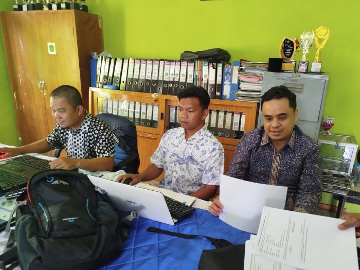 Wujudkan Pelayanan Prima, Staf Tata Usaha Tunjukkan Loyalitas dan Totalitas Tanpa Batas Wujudkan Pelayanan Prima, Staf Tata Usaha Tunjukkan Loyalitas dan Totalitas Tanpa Batas