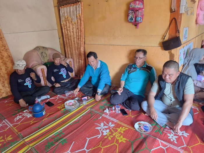 Tunjukkan Solidaritas dan Kepedulian, PTK MTsN 4 Kerinci Kunjungi Anggota Keluarga Madrasah Yang Sakit