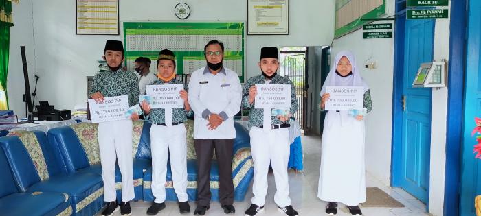 Penyerahan BANSOS PIP Tahap 2 Tahun 2020 Penyerahan BANSOS PIP Tahap 2 Tahun 2020