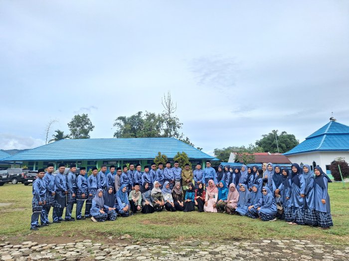 Meriahkan Peringatan Hari Guru Nasional di MTsN 4 Kerinci Meriahkan Peringatan Hari Guru Nasional di MTsN 4 Kerinci