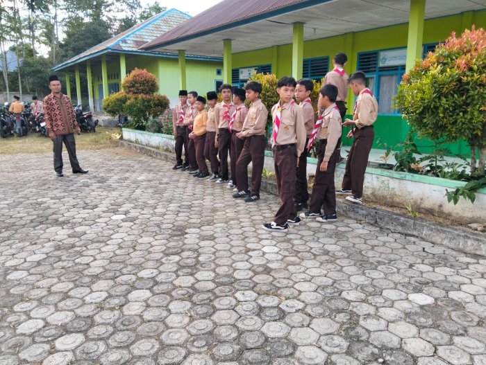 MTsN 4 Kerinci Tingkatkan Disiplin Siswa Lewat Pengawasan Wakamad Bidang Kesiswaan dan Guru Piket