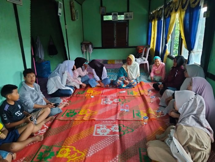 Menuju Sukses SPMB 2026-2027, Tim Sosialisasi MTsN 4 Kerinci Sambangi Rumah Warga di Desa Ambai