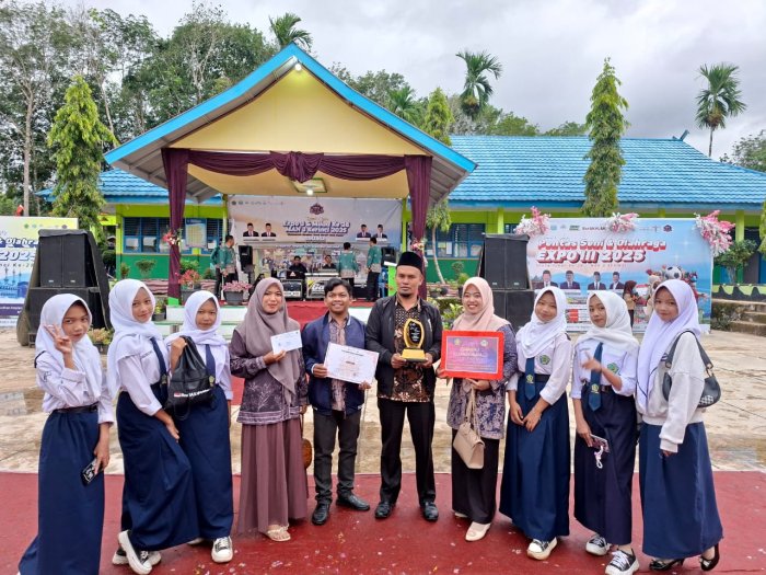 Tim Tari MTsN 4 Kerinci Berhasil Meraih Juara 1 Pada Expo MAN 3 Kerinci