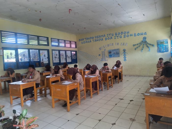 Ujian Tengah Semester Ganjil Hari ke 4 Tapel 2025/2026 di MTsN 4 Kerinci Berjalan Tertib