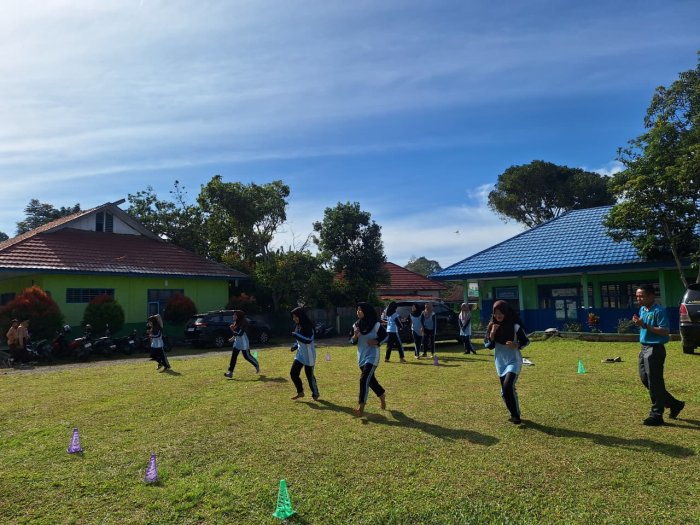 Bangun Fisik Prima, Siswa MTsN 4 Kerinci Antusias Praktik Kebugaran Jasmani Speed Play