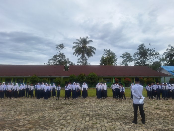 Tingkatkan Kedisiplinan Siswa, MTsN 4 Kerinci Gelar Apel Pagi Rutin