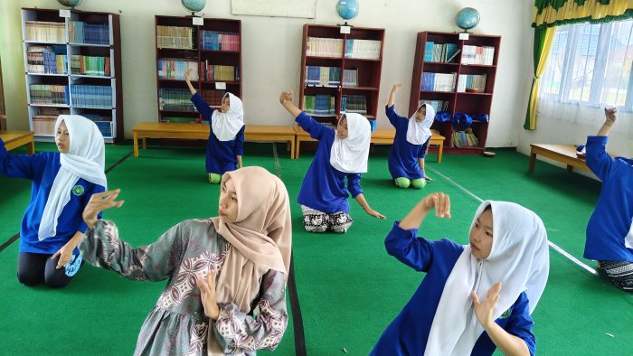 Tim Tari MTsN 4 Kerinci Siapkan Penampilan untuk HGN dan Expo Tim Tari MTsN 4 Kerinci Siapkan Penampilan untuk HGN dan Expo