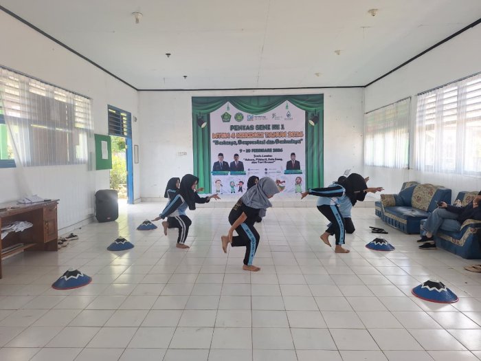 H-4 Menuju Panggung Megah: Divisi Acara MTsN 4 Kerinci Gelar Latihan Intensif Serentak