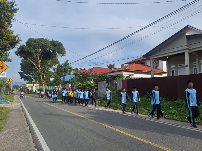 MTsN 4 Kerinci Gelar Jalan Santai Rutin Setiap Pagi Sabtu