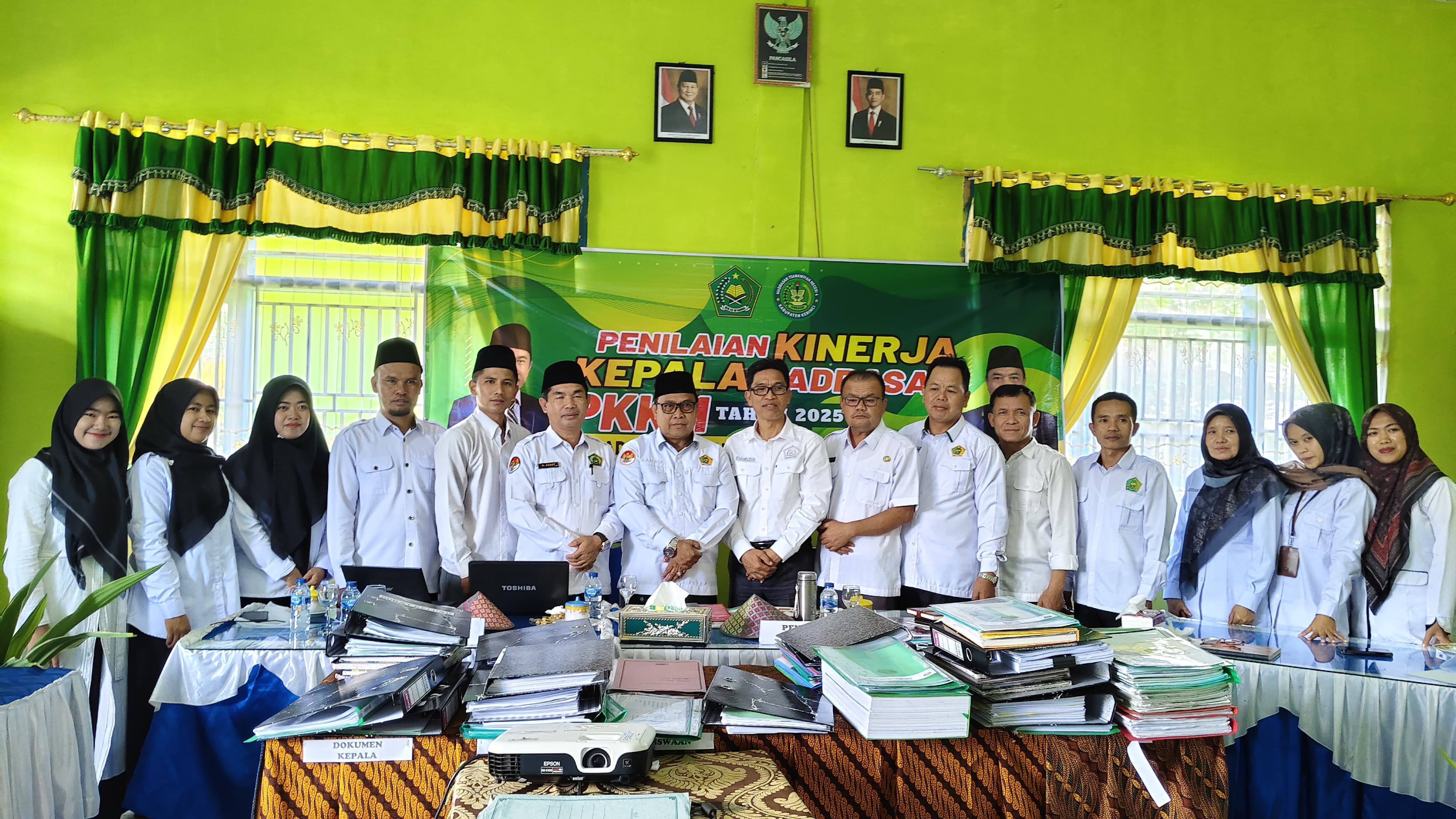 Penilaian Kinerja Kepala Madrasah (PKKM) Empat Tahunan Tahun 2025  di MTsN 4 Kerinci Berjalan Lancar