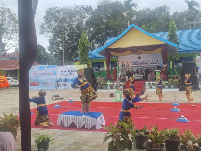 Tim Tari MTsN 4 Kerinci Tampil Memukau Pada Expo MAN 3 Kerinci