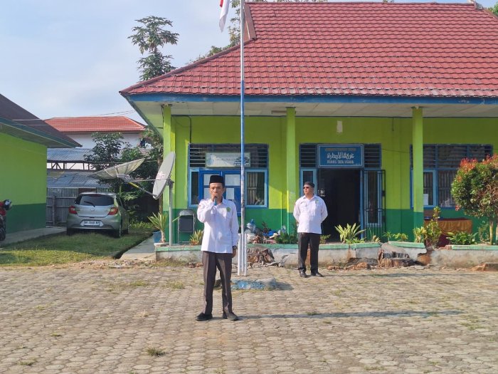 Wakamad Bidang Kurikulum Buka Resmi Ujian Tengah Semester Tapel 2025/2026 Wakamad Bidang Kurikulum Buka Resmi Ujian Tengah Semester Tapel 2025/2026