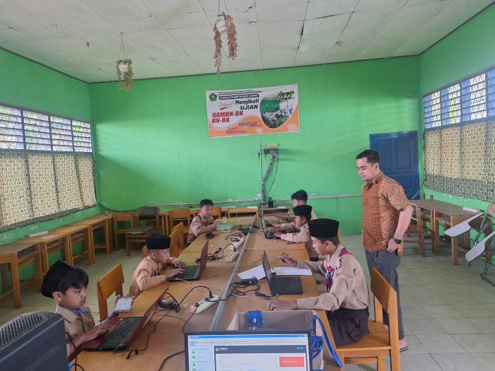 Pelaksanaan ANBK Hari Kedua di MTsN 4 Kerinci Berjalan Lancar