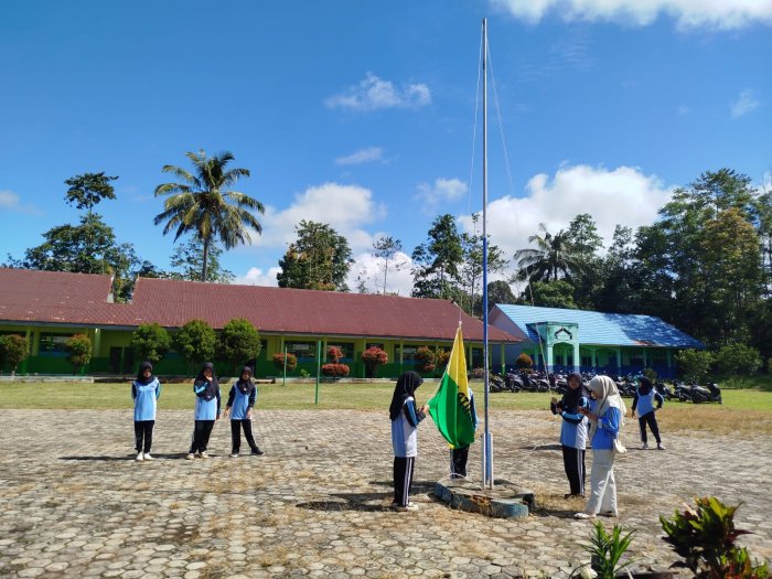 OSIM MTsN 4 Kerinci Adakan Latihan Upacara Bendera OSIM MTsN 4 Kerinci Adakan Latihan Upacara Bendera