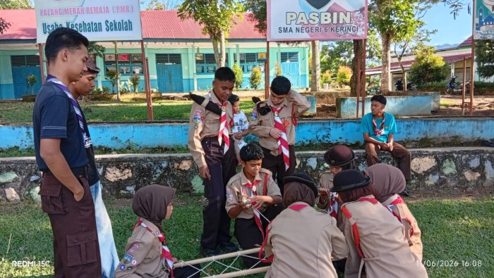 Tingkatkan Keterampilan dan Sinergi, Anggota Pramuka MTsN 4 Kerinci Ikuti Latihan Gabungan di SMAN 6 Kerinci