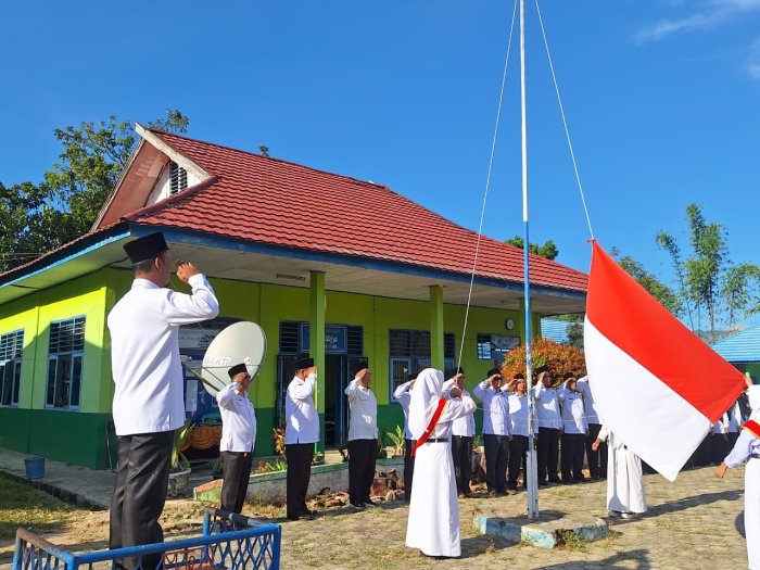Upacara Bendera Senin : Komitmen Madrasah Dalam Menjaga Integritas Upacara Bendera Senin : Komitmen Madrasah Dalam Menjaga Integritas
