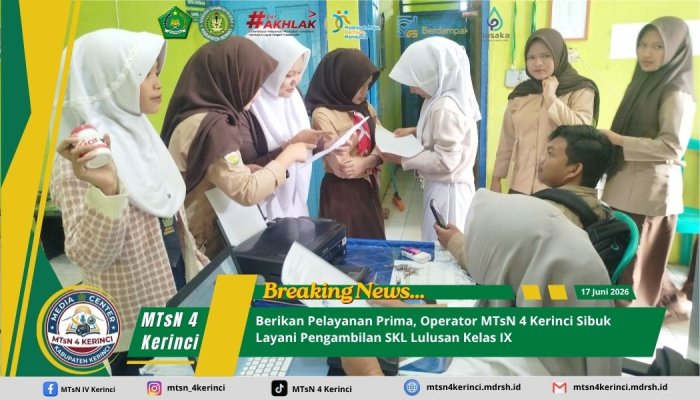 Berikan Pelayanan Prima, Operator MTsN 4 Kerinci Sibuk Layani Pengambilan SKL Lulusan Kelas IX