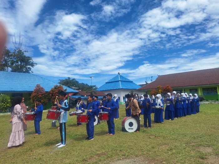 Drum Band Gemuruh Energi MTsN 4 Kerinci Mantapkan Persiapan Jelang Pensi Drum Band Gemuruh Energi MTsN 4 Kerinci Mantapkan Persiapan Jelang Pensi