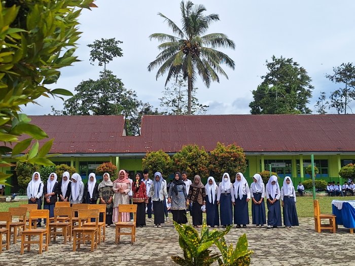 Penampilan Drama dan Paduan Suara Siswa Dalam Rangka Meriahkan Peringatan Hari Guru Nasional Tahun 2025 di MTsN 4 Kerinci.