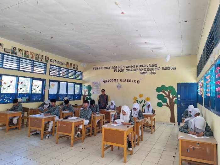 Masuki Hari Ketiga, Pelaksanaan Ujian Madrasah di MTsN 4 Kerinci Tetap Konsisten dan Kondusif Masuki Hari Ketiga, Pelaksanaan Ujian Madrasah di MTsN 4 Kerinci Tetap Konsisten dan Kondusif