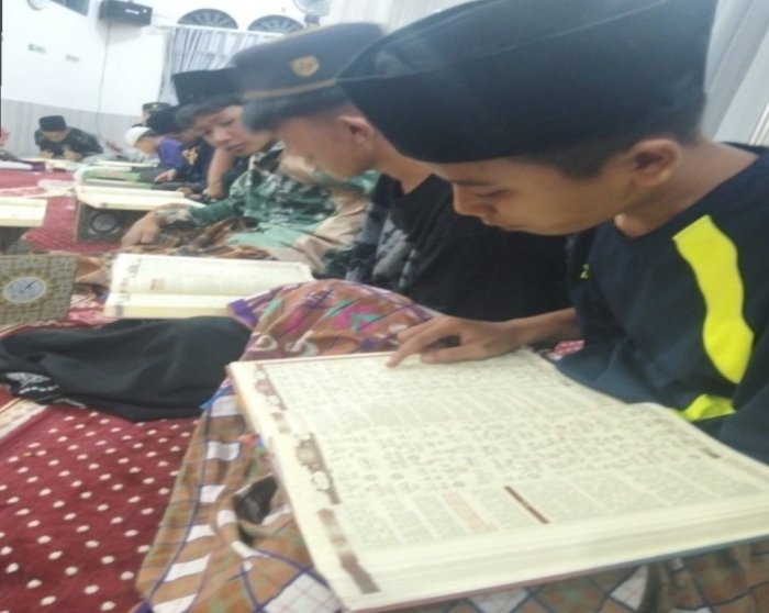 Hidupkan Syiar Ramadan, Siswa MTsN 4 Kerinci Maksimalkan Ibadah Lewat Pantauan Buku Digital Hidupkan Syiar Ramadan, Siswa MTsN 4 Kerinci Maksimalkan Ibadah Lewat Pantauan Buku Digital