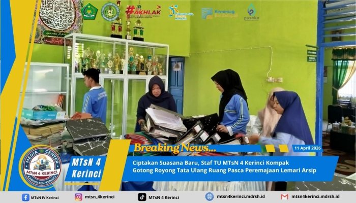 Ciptakan Suasana Baru, Staf TU MTsN 4 Kerinci Kompak Gotong Royong Tata Ulang Ruang Pasca Peremajaan Lemari Arsip