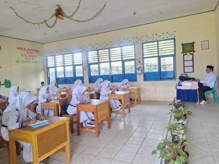 Semangat Ramadan Tak Surutkan Konsentrasi Siswa MTsN 4 Kerinci di Hari Pertama UTS Semangat Ramadan Tak Surutkan Konsentrasi Siswa MTsN 4 Kerinci di Hari Pertama UTS