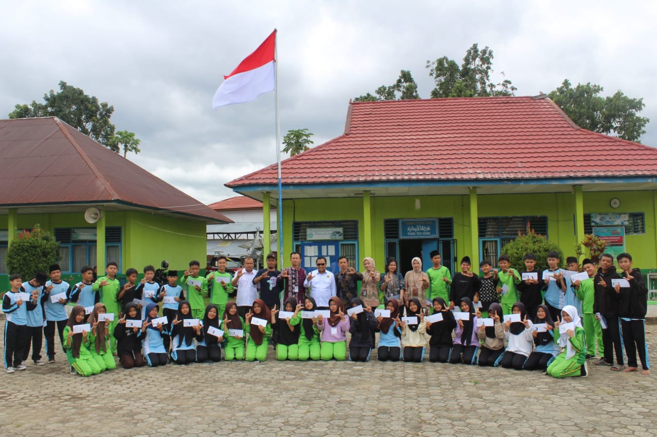 43 orang siswa/i MTsN 4 Kerinci Terima Bantuan sosial Program Indonesia Pintar Tahun 2024 43 orang siswa/i MTsN 4 Kerinci Terima Bantuan sosial Program Indonesia Pintar Tahun 2024