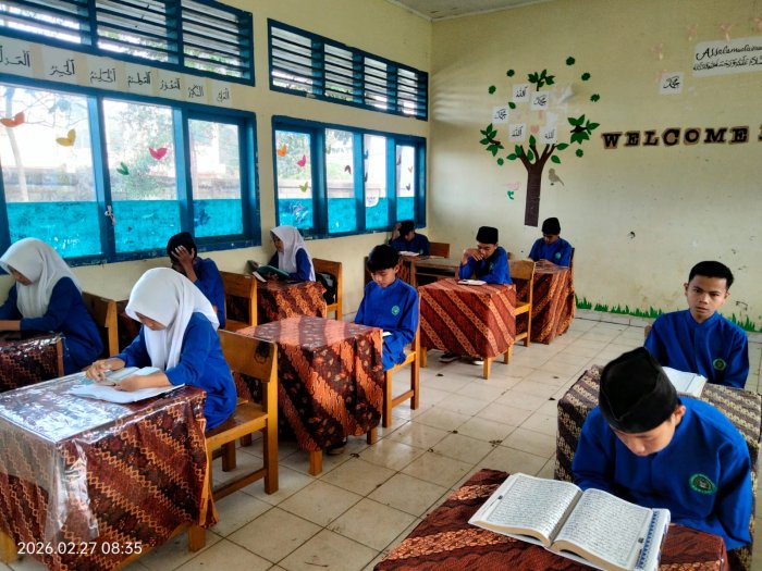 Sambut Keberkahan Ramadhan, Siswa Awali KBM dengan Tadarus Al-Quran Berjamaah Sambut Keberkahan Ramadhan, Siswa Awali KBM dengan Tadarus Al-Quran Berjamaah