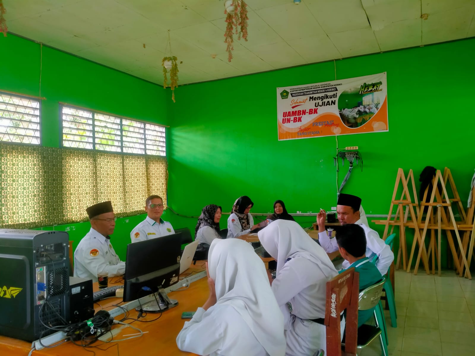 Wali Kelas IX dan OSIM MTsN 4 Kerinci Adakan Rapat Persiapan Perpisahan siswa IX Tapel 2024/2025