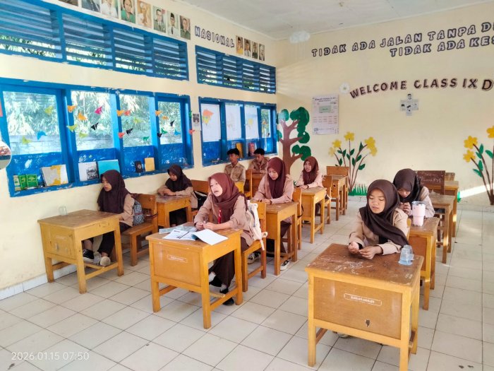 Membuka Hari dengan Keberkahan: Tradisi Tadarus dan Shalawat di MTsN 4 Kerinci Sebelum KBM di Mulai