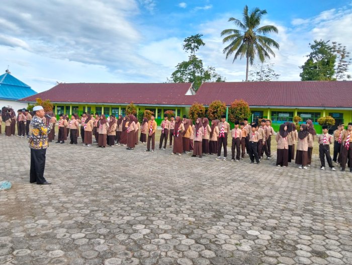 Siswa MTsN 4 Kerinci Ikuti Apel Disiplin Pagi Kamis