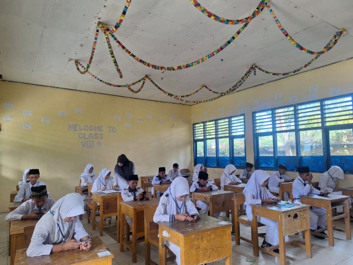 Hari Pertama Ujian ASAS Semester Ganjil di MTsN 4 Kerinci Berjalan Lancar