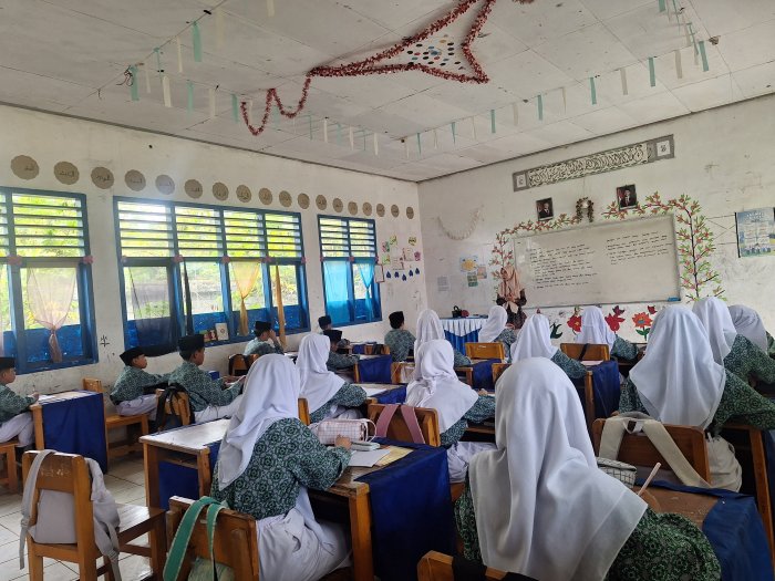 Antusiasme Tinggi, Suasana Proses Belajar Mengajar Hari Rabu di MTsN 4 Kerinci