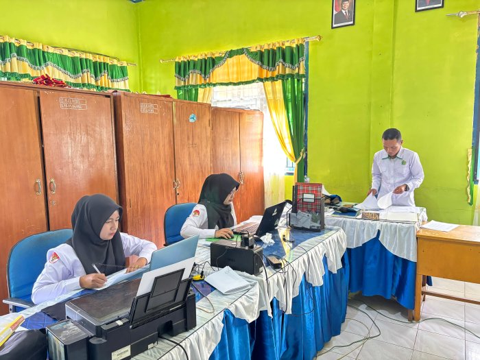 Dibalik Layar UTS MTsN 4 Kerinci: Dedikasi Panitia di Tengah Ibadah Puasa