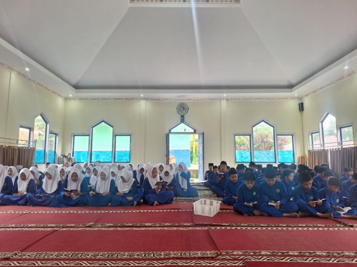 MTsN 4 Kerinci Kembali Gelar Kegiatan Rutin Yasinan Bersama Setiap Pagi Jumat