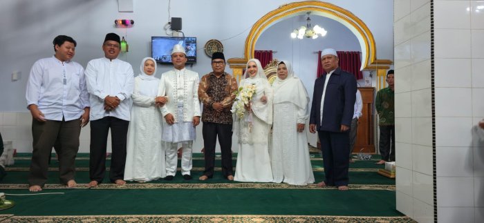 Pererat Tali Silaturahmi, Kepala MTsN 4 Kerinci Hadiri Akad Nikah Putri Bapak Drs. Saripudin, M.Pd