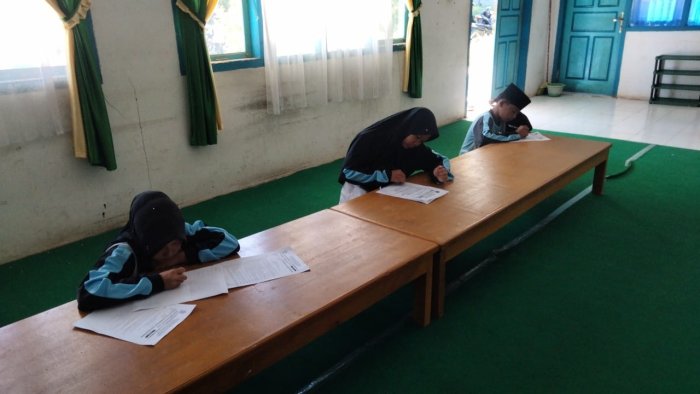 Beri Kesempatan Siswa yang Berhalangan Hadir Ujian, MTsN 4 Kerinci Gelar Ujian ASAS Susulan
