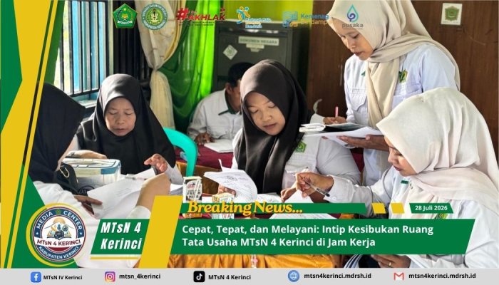 Cepat, Tepat, dan Melayani: Intip Kesibukan Ruang Tata Usaha MTsN 4 Kerinci di Jam Kerja