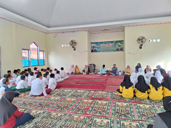 Sambut Generasi Baru, Panitia PMBM MTsN 4 Kerinci Gelar Daftar Ulang dan Tatap Muka Perdana