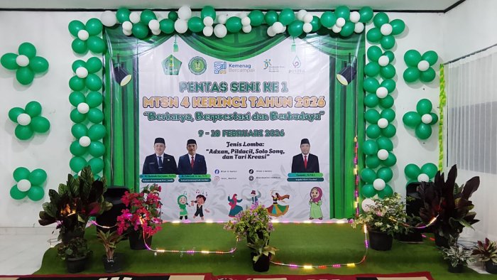H-1 Jelang Pentas Seni di MTsN 4 Kerinci , Panitia Tetap Semangat Lembur di Hari Minggu