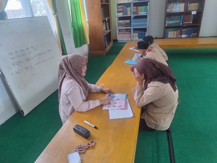 MTsN 4 Kerinci Gencarkan Program Pembinaan Literasi bagi Siswa di Perpustakaan