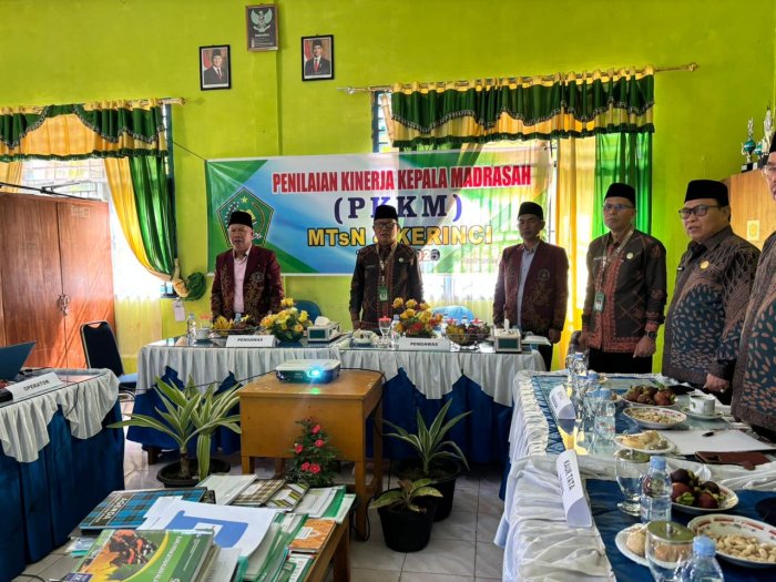 MTsN 4 Kerinci Gelar Pembukaan PKKM Kepala Madrasah Tahun 2025 di Ruang Tata Usaha MTsN 4 Kerinci Gelar Pembukaan PKKM Kepala Madrasah Tahun 2025 di Ruang Tata Usaha
