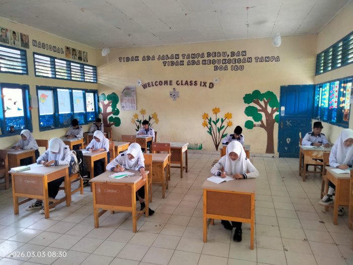 Hari Kedua UTS Genap di MTsN 4 Kerinci Berlangsung Khidmat dan Tertib Hari Kedua UTS Genap di MTsN 4 Kerinci Berlangsung Khidmat dan Tertib