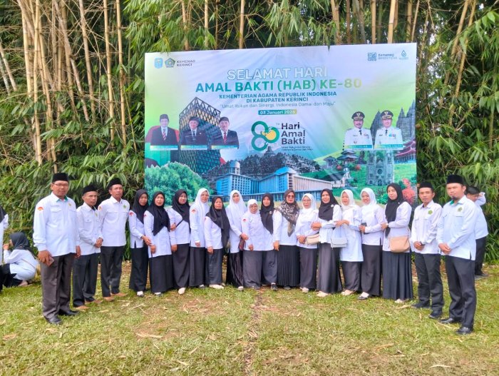 Peringati HAB Ke-80 Kemenag, PTK MTsN 4 Kerinci Ikuti Upacara di Lapangan Daka Sebukar Peringati HAB Ke-80 Kemenag, PTK MTsN 4 Kerinci Ikuti Upacara di Lapangan Daka Sebukar