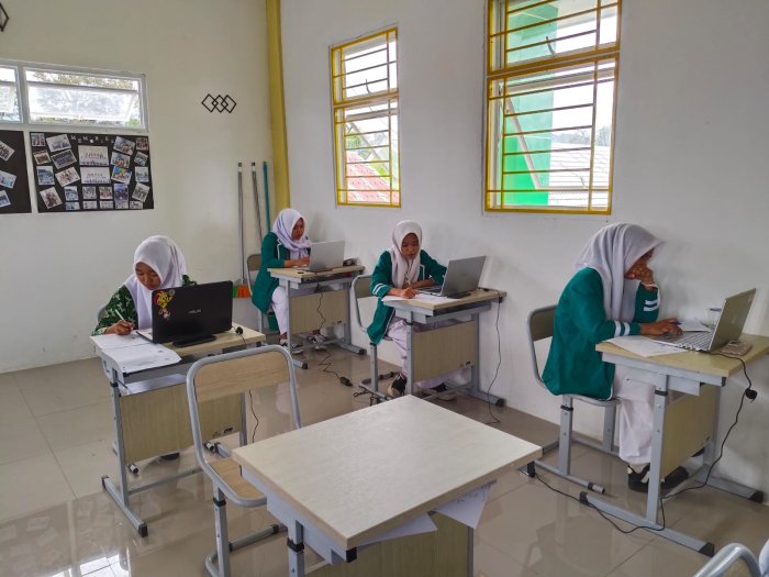 Tiga Siswa MTsN 4 Kerinci Ikuti Olimpiade Matematika