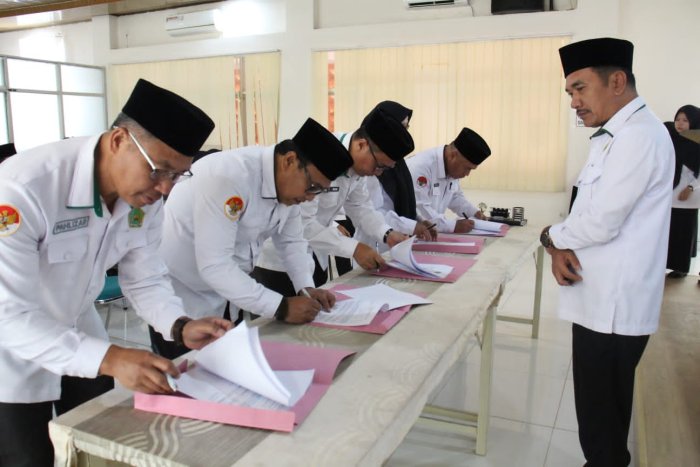 Tingkatkan Akuntabilitas, Kepala MTsN 4 Kerinci Tandatangani Perjanjian Kinerja Tahun 2026